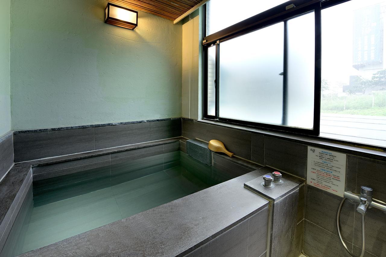 Bed and Breakfast 松語墅溫泉居 Pine Hot Spring à Jiaoxi Extérieur photo